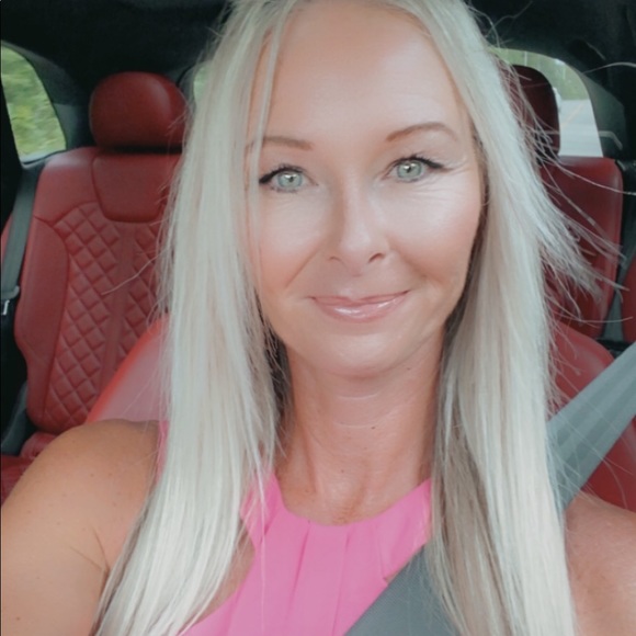 Meet your Posher, Colleen - Picture 3 of 5